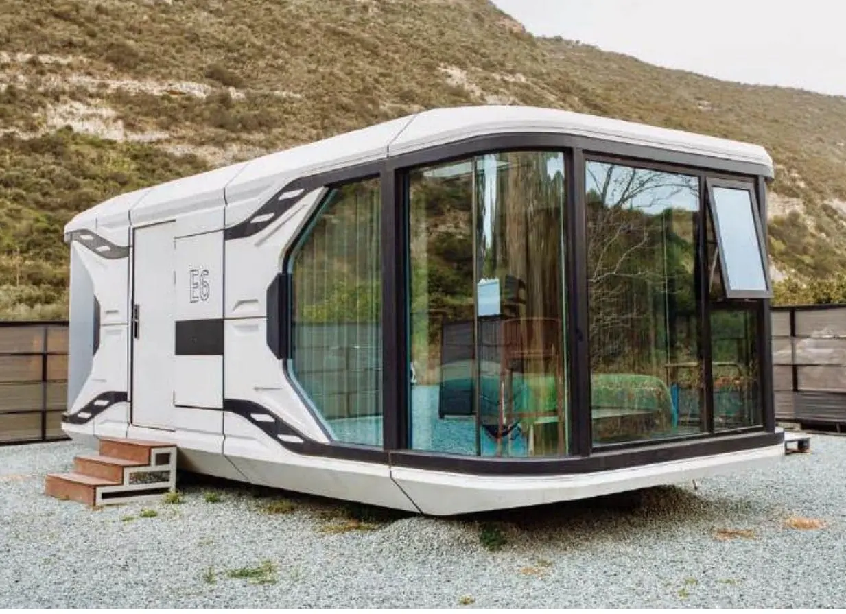 E6 capsule house exterior