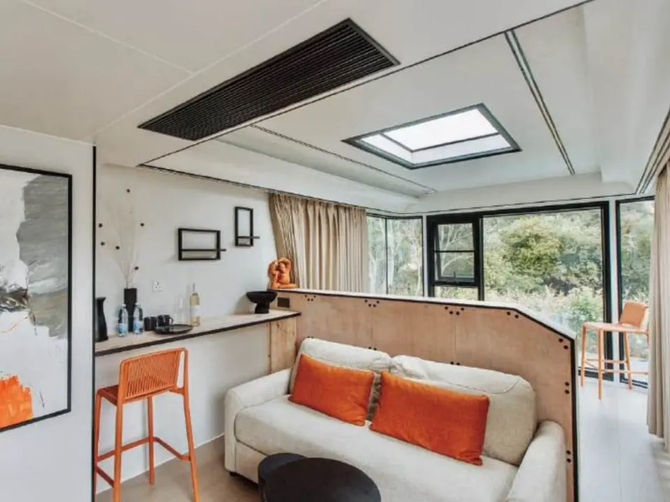 E6 capsule house interior