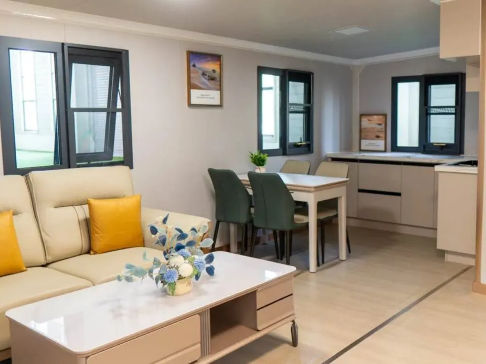 F20 expandable house with 2.4m ceiling interior