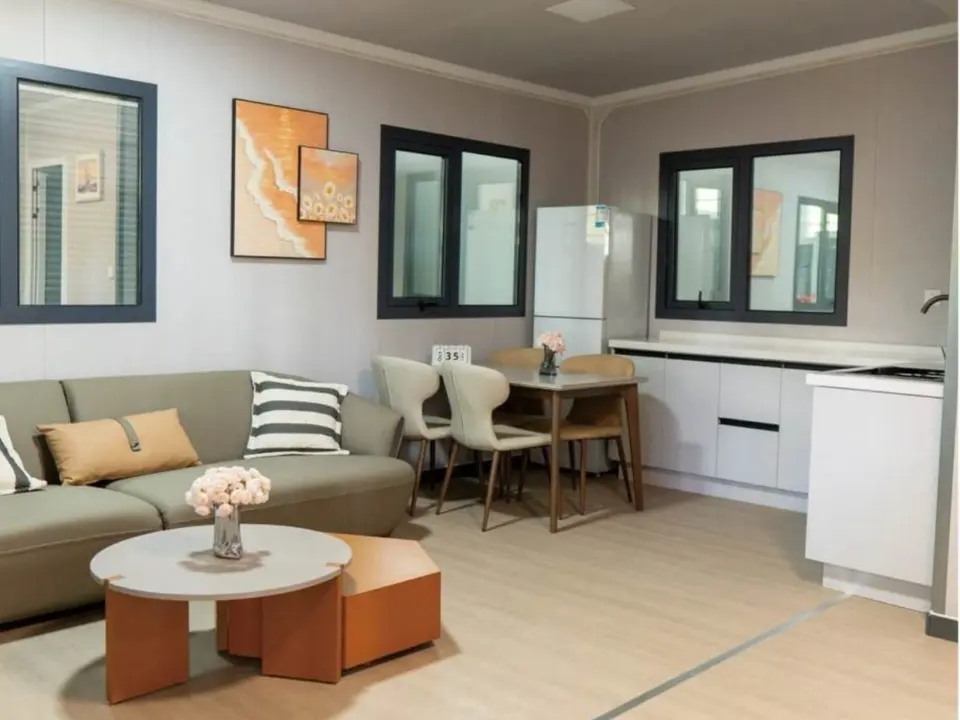 F20 two storey expandable house interior
