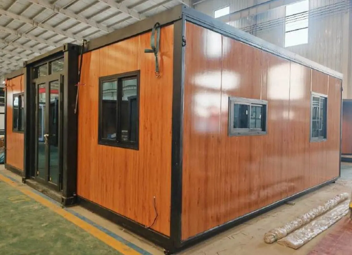 F20 flat roof expandable house exterior